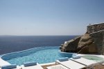 Cavo Tagoo - Mykonos Hotel with a bar