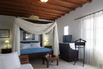 Zephyros Hotel - Mykonos Hotel with a childrens playground