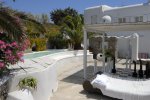 Ostraco Suites - Mykonos Hotel with a garden area