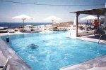 Mama's Pension - Mykonos Rooms & Apartments with a bar