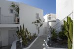 Belvedere - Mykonos Hotel with a sun lounge